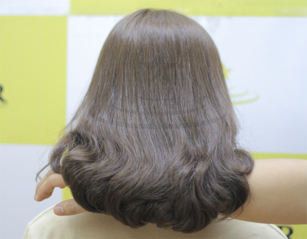 Với công thức nhuộm tóc tiên tiến, hình ảnh này sẽ giúp bạn hiểu rõ hơn về quy trình nhuộm tóc chuyên nghiệp và độc đáo!
