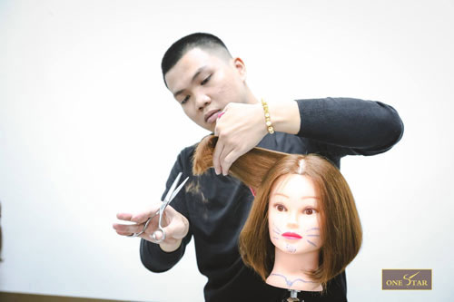 PhongBVB  Học viện đào tạo nghề tóc dậy cắt tóc nam ở Hà Nội và tpHCM Là  một học viện Barber lớn Nhất Việt Nam đã đào tạo hàng nghìn học