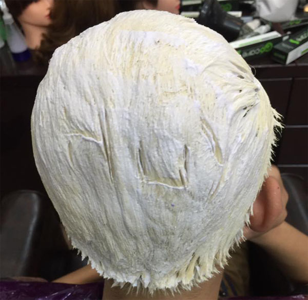 Kỹ thuật tẩy tóc trắng an toàn hiệu quả  Học viện tóc quốc tế OneStar   Dạy cắt tóc theo tiêu chuẩn ToniGuy