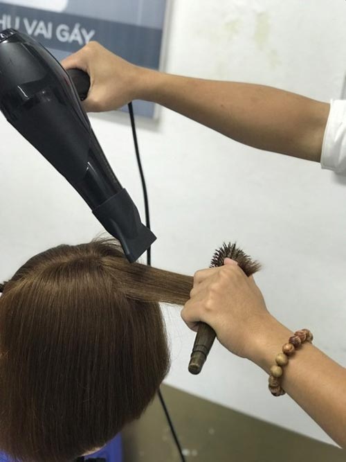 Hướng dẫn cách sấy tóc nhanh chóng không gây hư tổn tóc  VinID