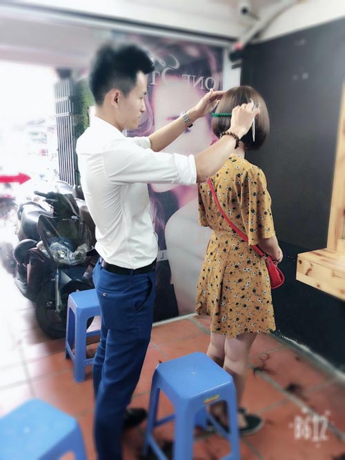 Phân loại chất tóc bằng cách sờ và cảm nhận chất tóc bằng tay Phân loại chất tóc bằng cách sờ và cảm nhận chất tóc bằng tay